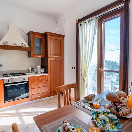 Casa Astrea Terrace Over The Blue, Relax E Parking Semesterbostad *