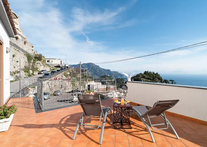 Semesterbostad Casa Astrea Terrace Over The Blue, Relax E Parking *